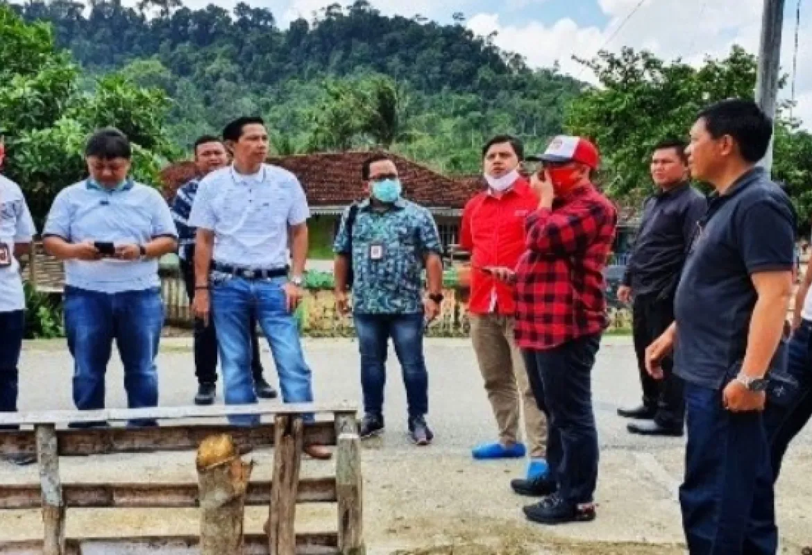 pembagunan tower Telkomsel di daerah tersebut.