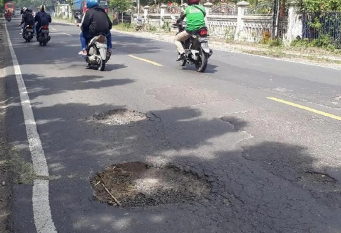 Jalan Berlubang Sudah Ditutup Tapi Tambah Licin, Ini Kata Dinas PU Siak