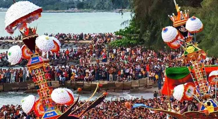 Perayaan Tabot di Kota Bengkulu, Festival Hoyak Tabuik di Pariaman dan Peringatan Asyura di Iran