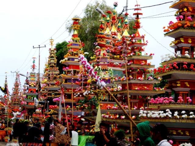 Perayaan Tabot di Kota Bengkulu, Festival Hoyak Tabuik di Pariaman dan Peringatan Asyura di Iran