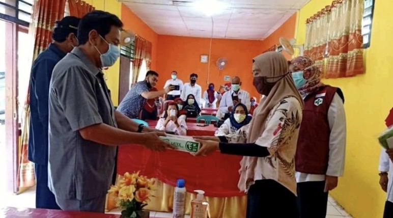 Pimpinan DPRD Provinsi Bengkulu serahkan APD ke Kabupaten Mukomuko