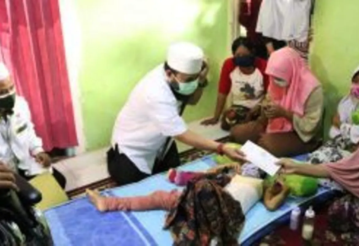 Datangi Warga yang Mengalami Kecelakaan, Walikota Helmi Tawarkan Untuk Jadi Anak Asuh