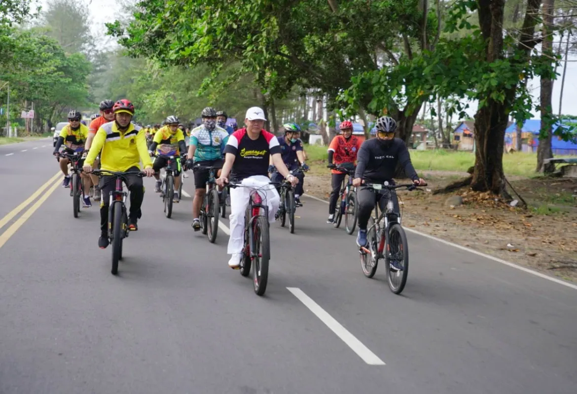 Gowes Bareng Millenial, Rohidin Serukan Hidup Sehat Di Era Adaptasi Kebiasaan Baru
