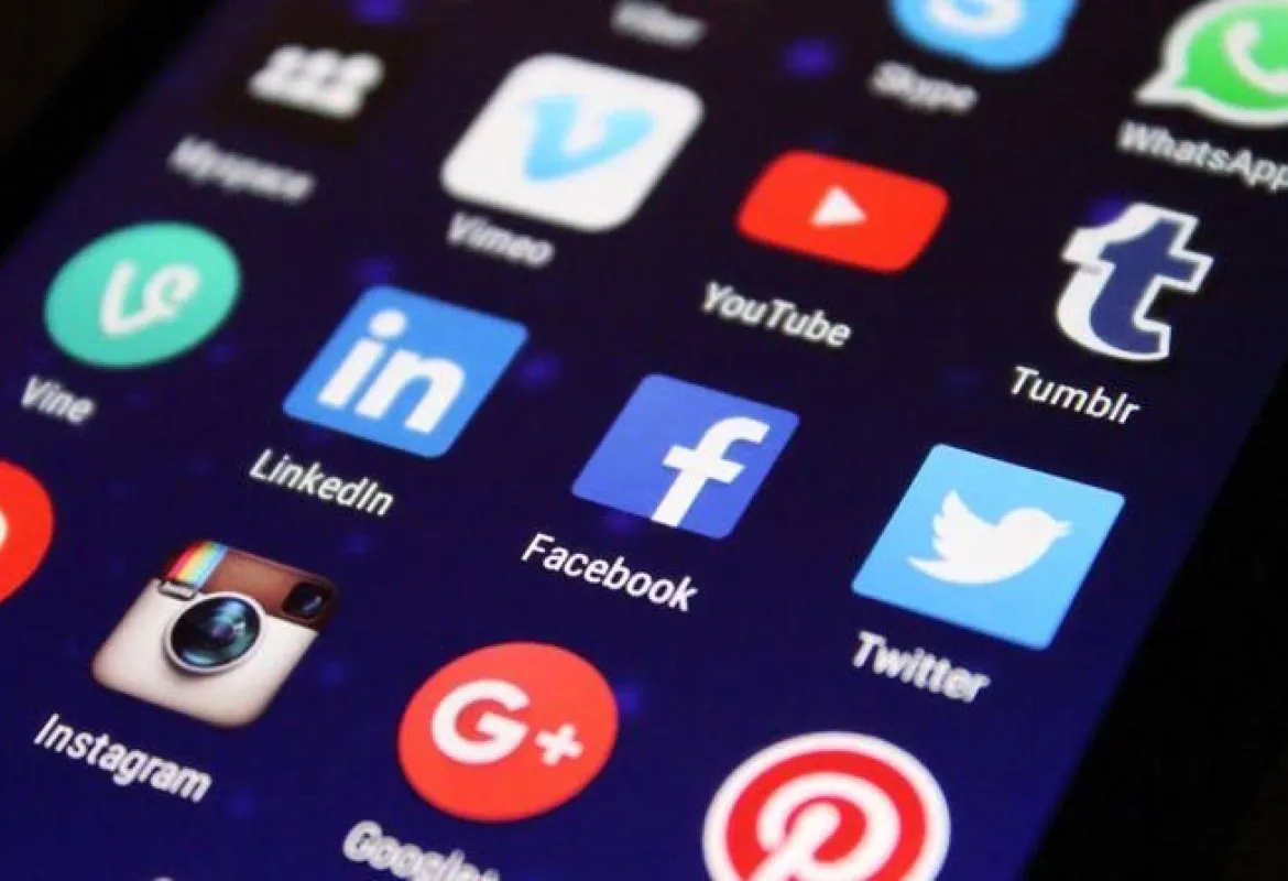 Ancaman Hukuman 12  Penjara Bagi Pembuat  Akun Palsu Atas Nama Orang Lain