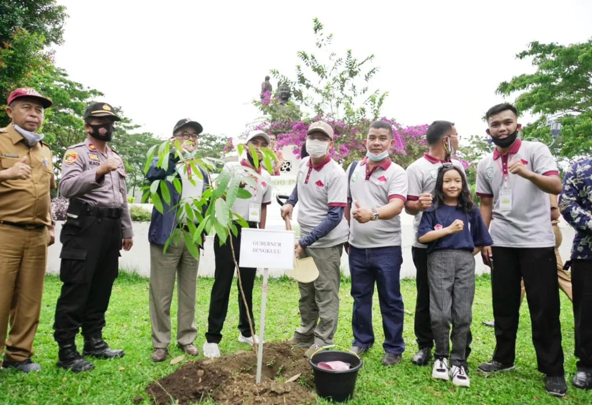 Gubernur Rohidin Puji Semangat Komunitas Anak Muda Kepahiang Peduli Lingkungan