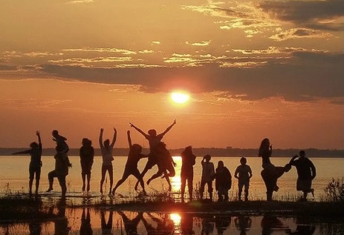 Hujan Sore Menjelang Gelap : Perjalanan Hidup Yang Mulai Meredup, November Menjelang