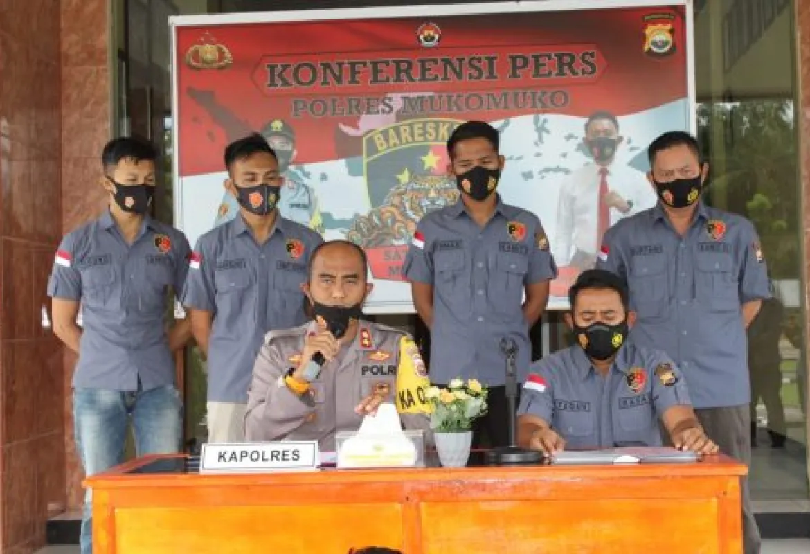 Konferensi Pers Tersangka