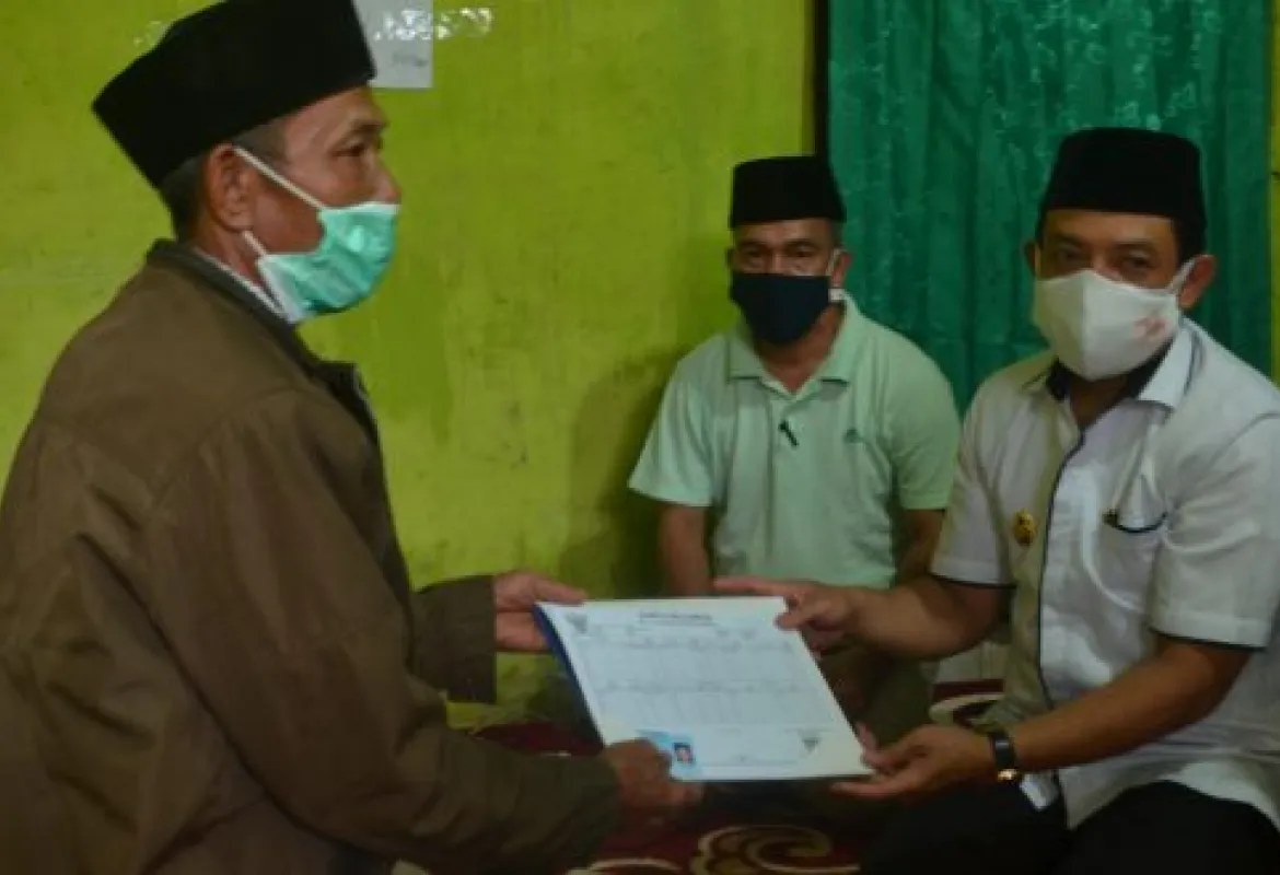 Dedy Wahyudi Antar Akta Kematian 3 in 1 ke Rumah Warga yang Meninggal