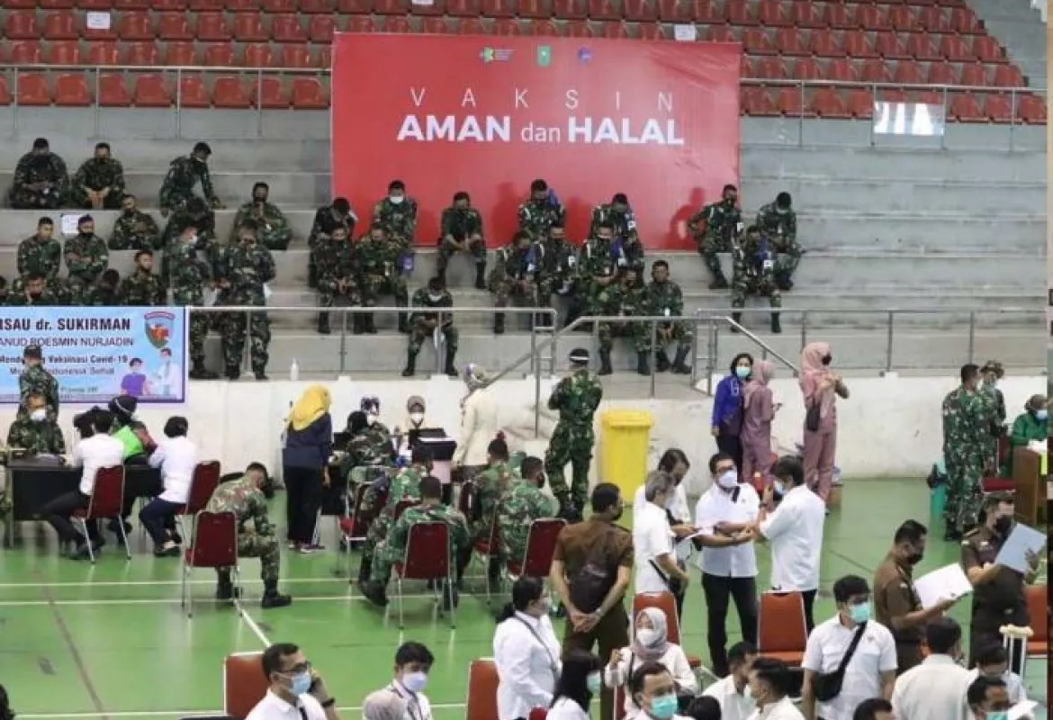 Secara Massal, Sekretariat DPRD Provinsi Riau Mengikuti Vaksinasi Covid-19