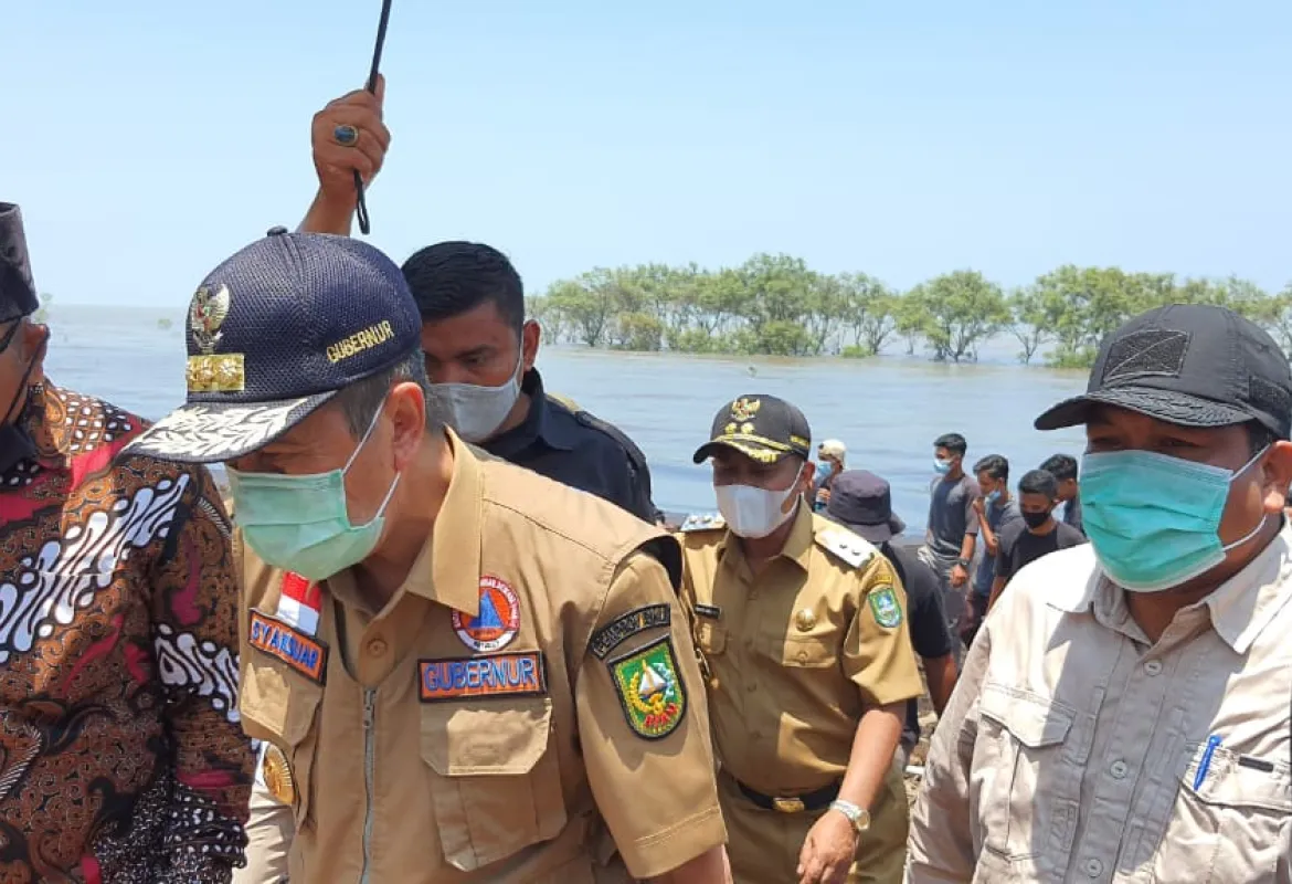 Peletakan Batu Pemecah Gelombang Di Kabupaten Bengkalis Dihadiri Oleh Gubernur Riau Beserta Kepala Dinas LHK Provinsi Riau 
