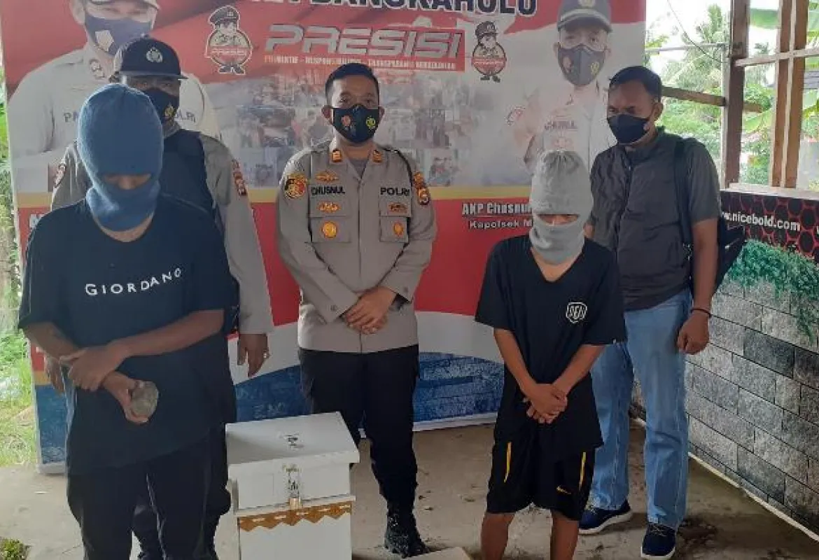 Konferensi Pers Tersangka di Polsek Muara Bangkahulu