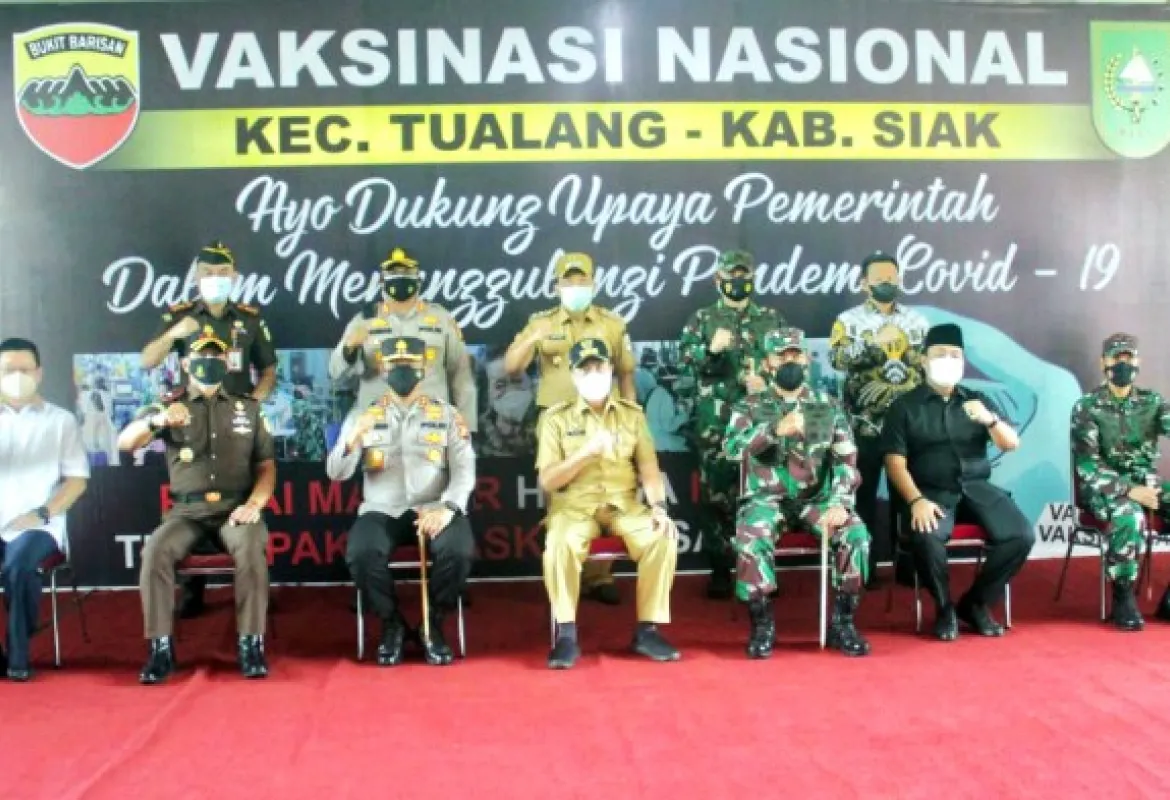 Wakil Bupati Siak Dampingi Pangdam I/BB Tinjau Pelaksanaan Serbuan Vaksinasi Massal