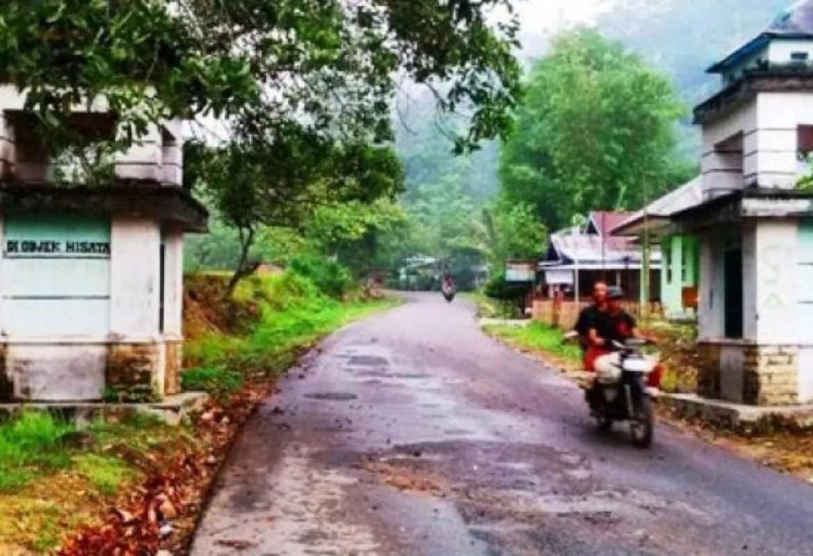 Anggota DPRD Kabupaten Lebong Himbau Masyarakat Tidak Mudah Terpedaya Terkait Kondisi Jalan Rusak