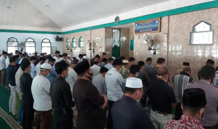 Walikota Helmi Hasan dan Wawali Dedy Wahyudi Ikut Menyalatkan Warganya yang Meninggal Dunia