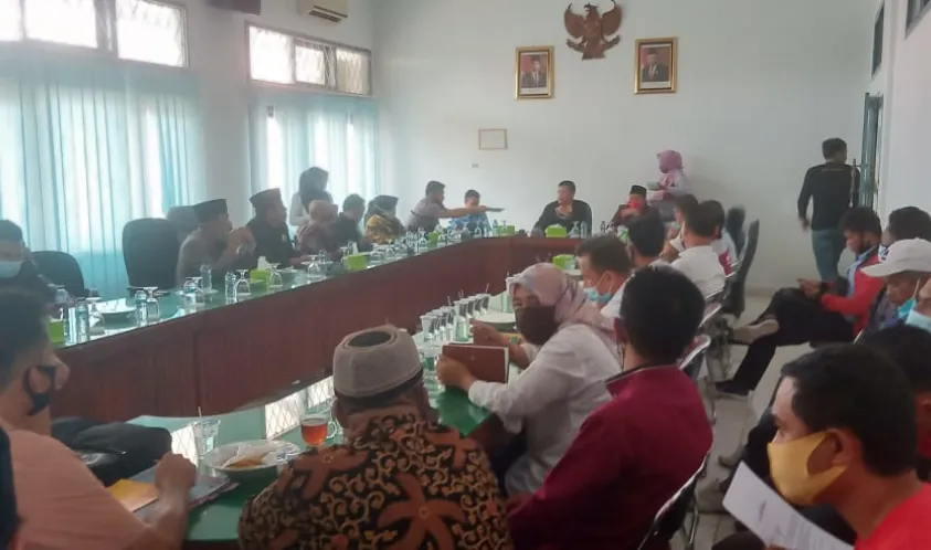 DPRD Seluma Gelar Rapat Dengar Pendapat Warga dan Perusahaan di Babatan