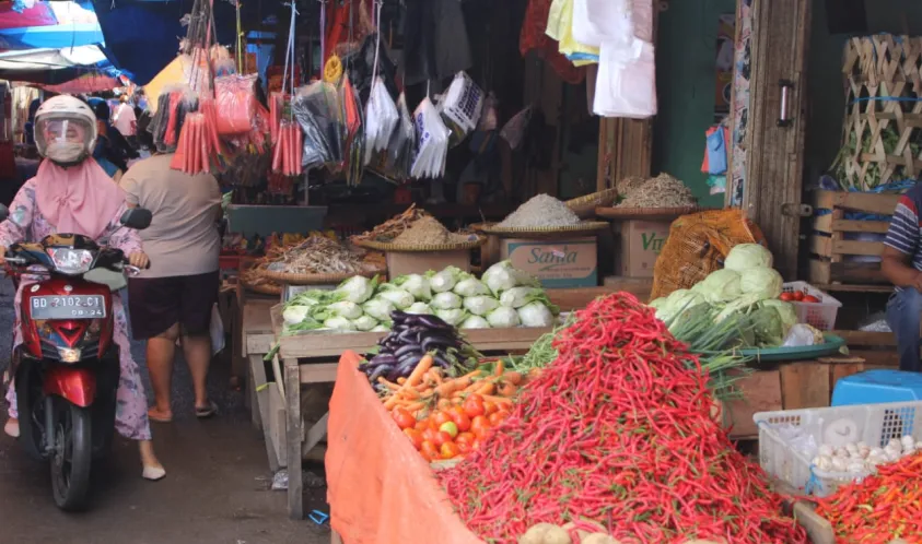 SiberZone.id - Dimasa Pandemi  Virus Corona memukul hampir semua sektor ekonomi, tanpa terkecuali wilayah Provinsi Bengkulu. Selain melemahkan produksi, pandemi virus corona ini juga melemahkan daya beli masyarakat di hampir semua lapisan.  Namun, seiringnya waktu, pemerintah tentu tidak akan tinggal diam dalam menghadapi situasi ini, kebijakan pemerintah pusat dalam menangani pemulihan ekonomi masyarakat terus diupayakan hingga ke daerah-daerah.  Di Provinsi Bengkulu sendiri, sejak diberlakukanya new norma