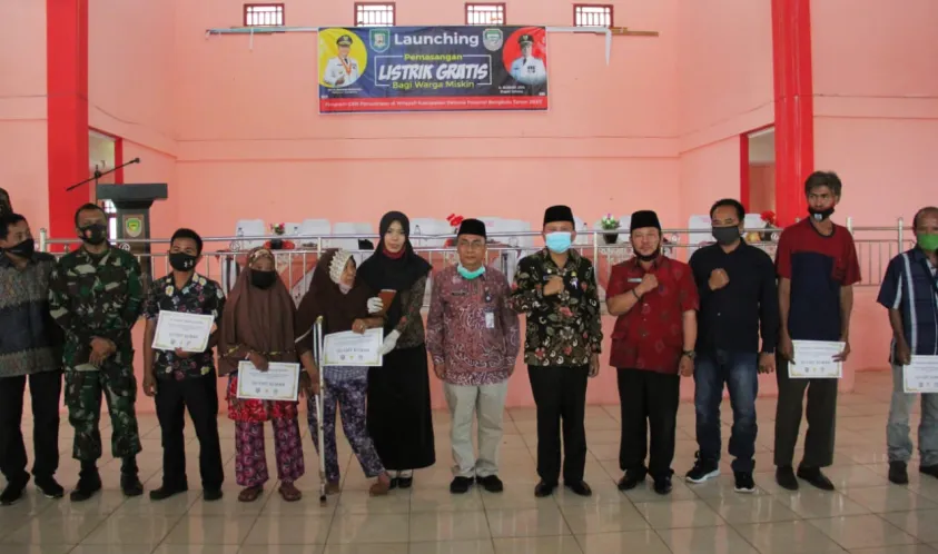 Gubernur Bengkulu Meluncurkan Program Pemasangan Listrik Gratis Bagi Warga Kurang Mampu