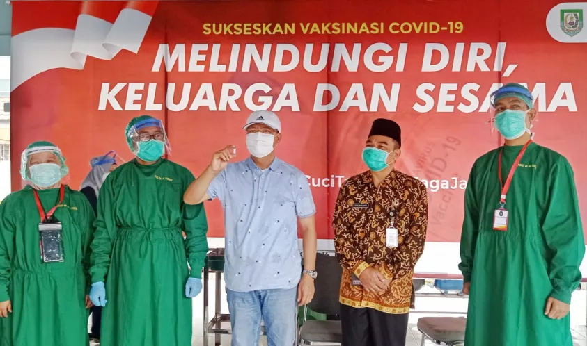 Rohidin Mersyah Terima Suntik Vaksin Covid-19 Dosis Kedua