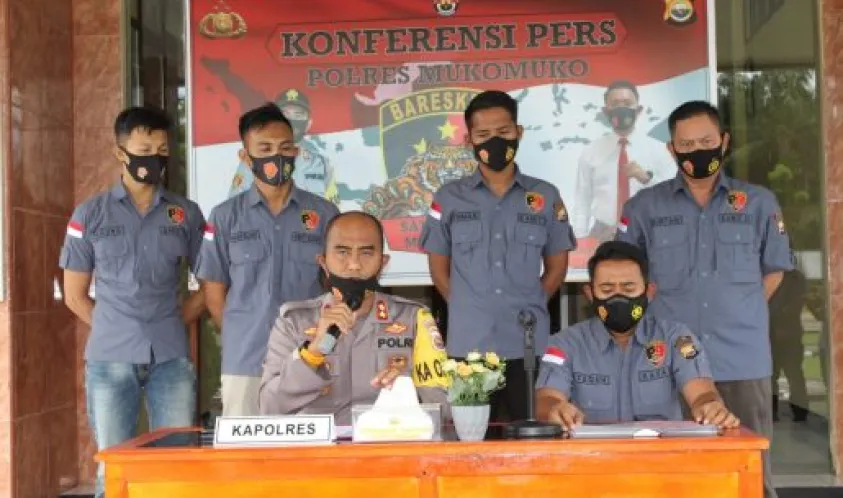 Konferensi Pers Tersangka