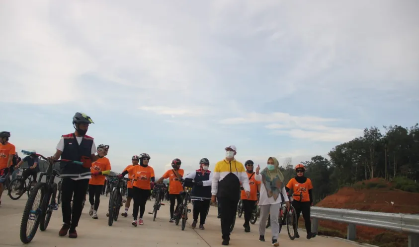 Pantau Progres Pembangunan Jalan Tol Bengkulu-Sumsel, Rohidin Fun Bike bareng Forkopimd