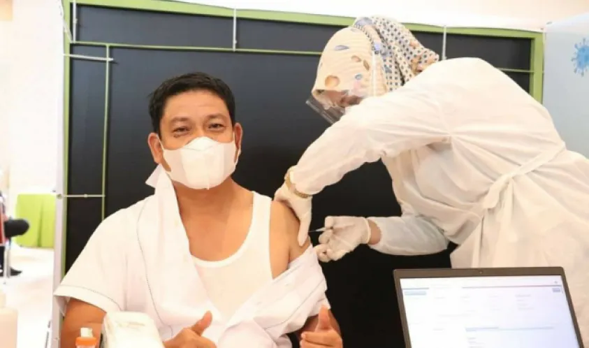Anggota DPRD Provinsi Riau Jalani Vaksinasi