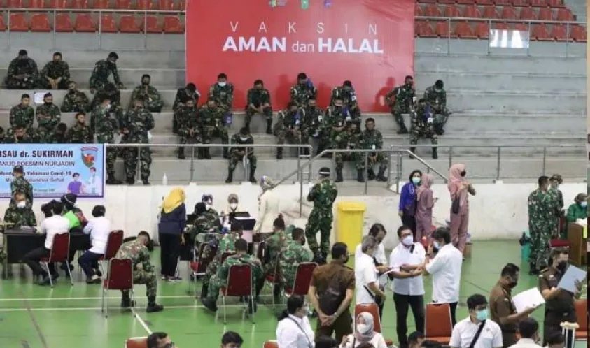 Secara Massal, Sekretariat DPRD Provinsi Riau Mengikuti Vaksinasi Covid-19