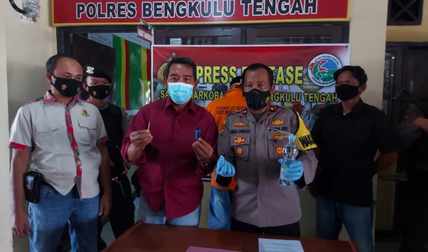 Konferensi Pers Tersangka