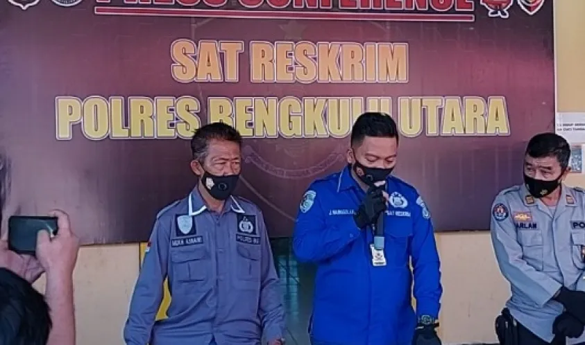 Konferensi Pers Tersangka