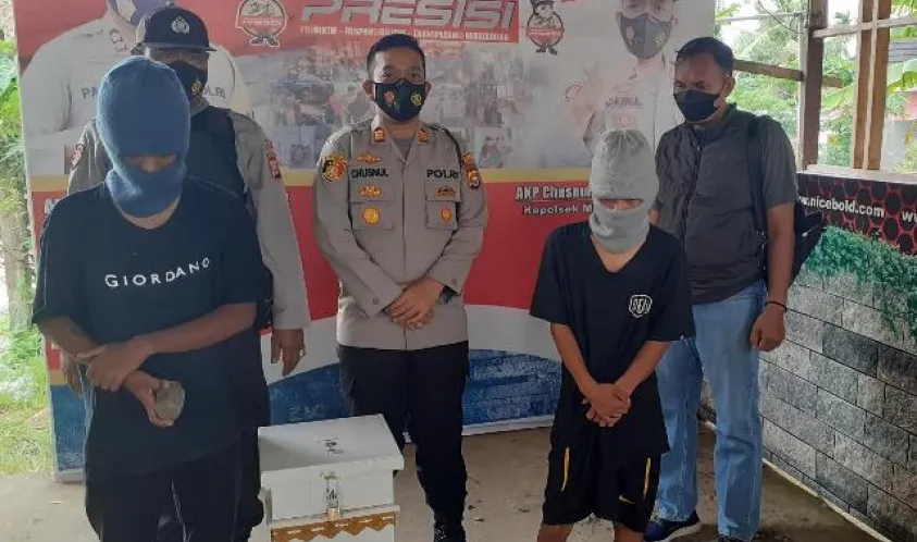 Konferensi Pers Tersangka di Polsek Muara Bangkahulu