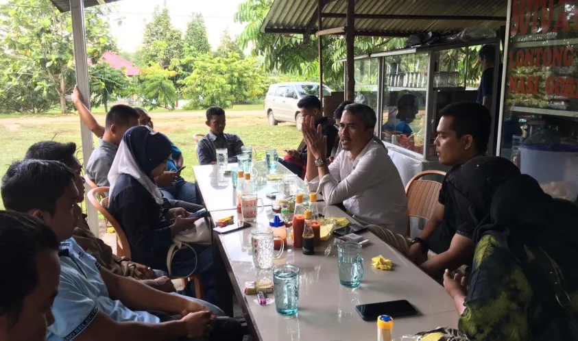 Anggota DPRD Provinsi Riau Ngopi Bersama Wartawan Di Kuansing