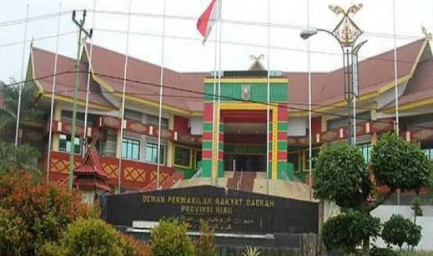 Pandangan Umum Fraksi DPRD Terhadap LKPj Provinsi Riau